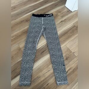 Nike Pro Black and White Patterned Leggings Size Medium Womens